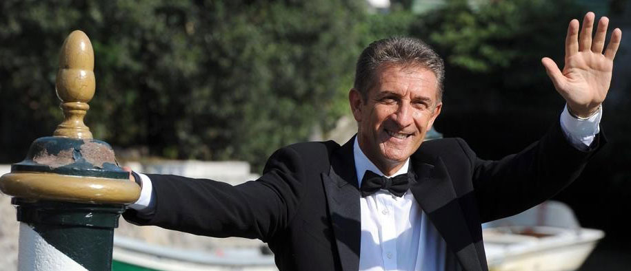 Ezio Greggio diventa albanese.